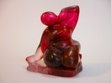 sculpture en résine rouge femme (alt)